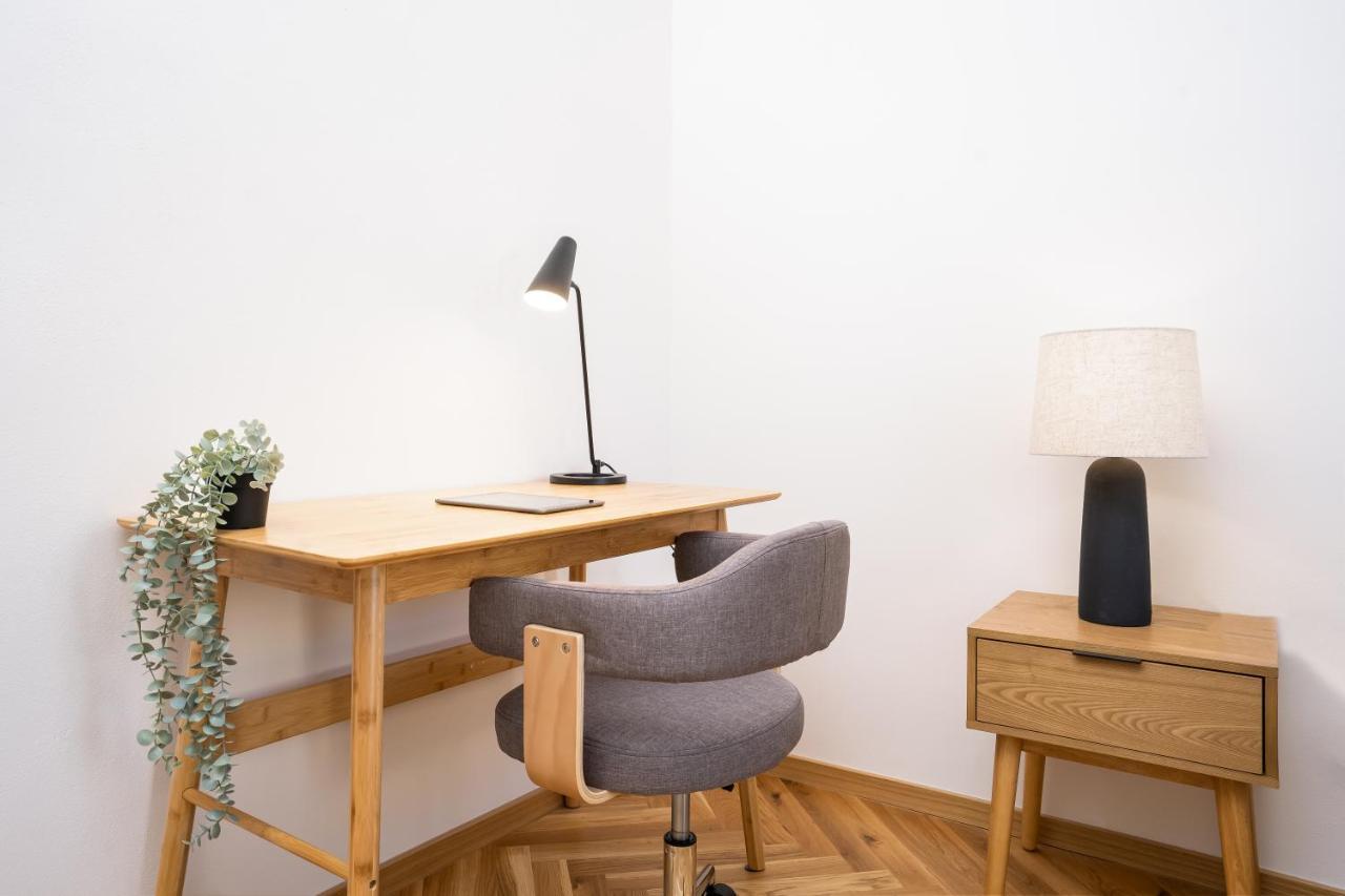 Apartmán Days - Bright Flat - Small Balcony - Quiet Area Praha