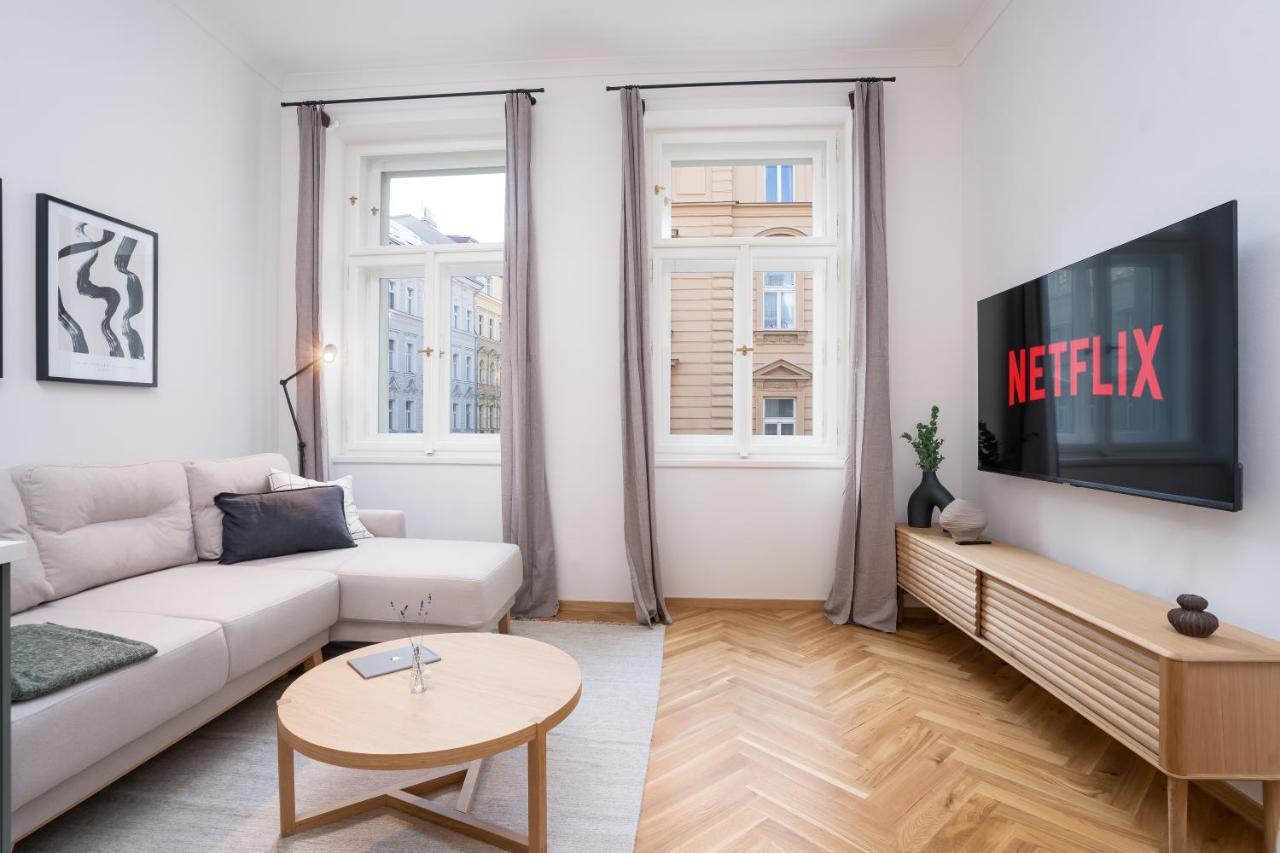 Days - Bright Flat - Small Balcony - Quiet Area Apartmán *