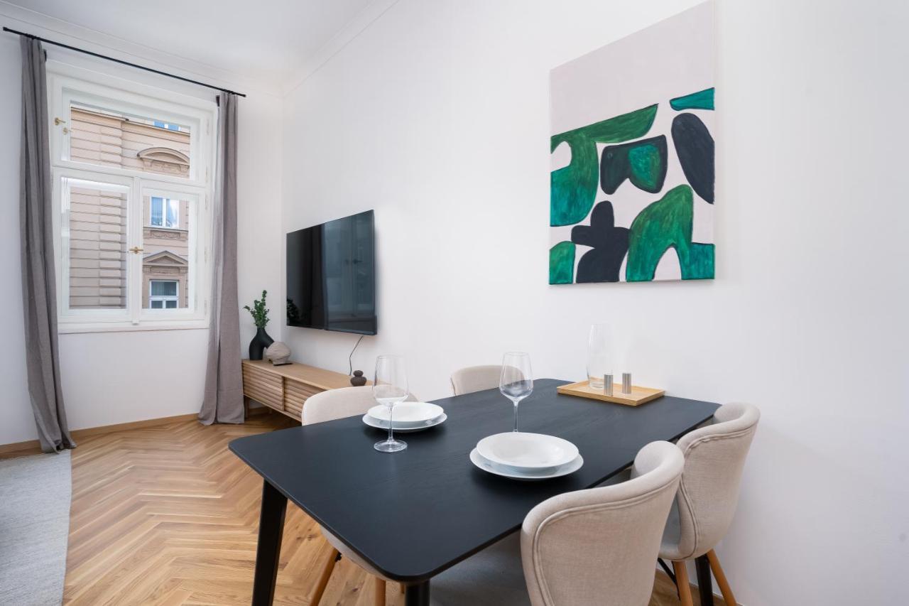 Days - Bright Flat - Small Balcony - Quiet Area Apartmán Praha
