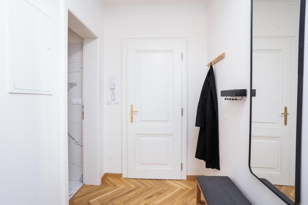 Apartmán Days - Bright Flat - Small Balcony - Quiet Area Praha