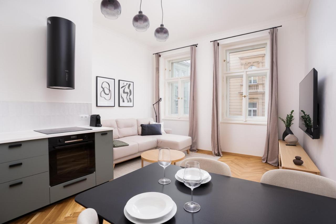 Days - Bright Flat - Small Balcony - Quiet Area Apartmán